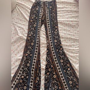 Long bellbottom leggings